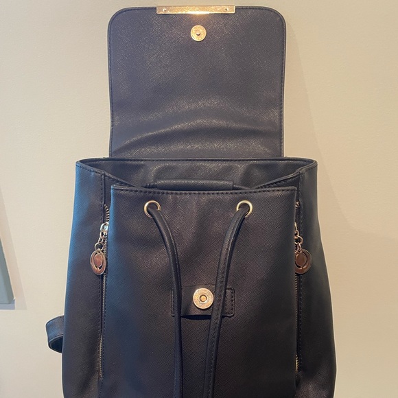 B&E Life black backpack purse! Great condition. - Picture 2 of 4